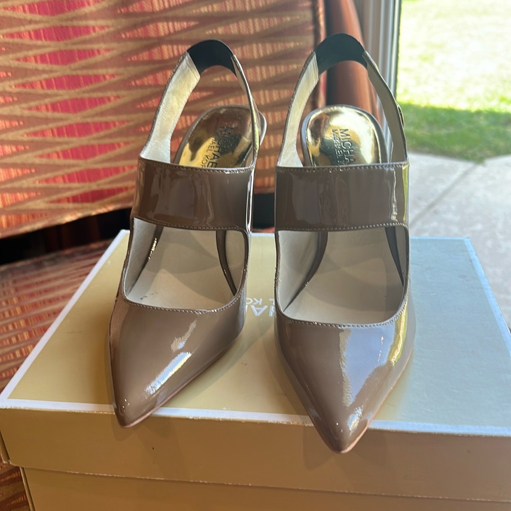 MICHAEL Michael Kors heels new, never worn. Beautiful tan color.